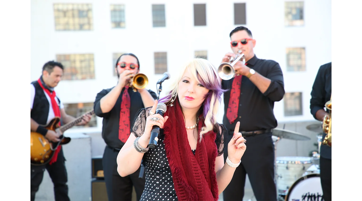 The-Convertibles-Christmas-Rooftop-Concert (36)